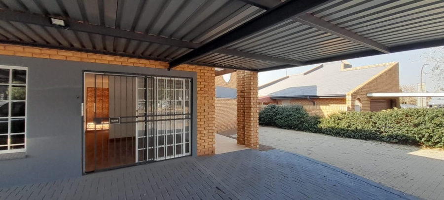 To Let  Bedroom Property for Rent in Wilkoppies North West